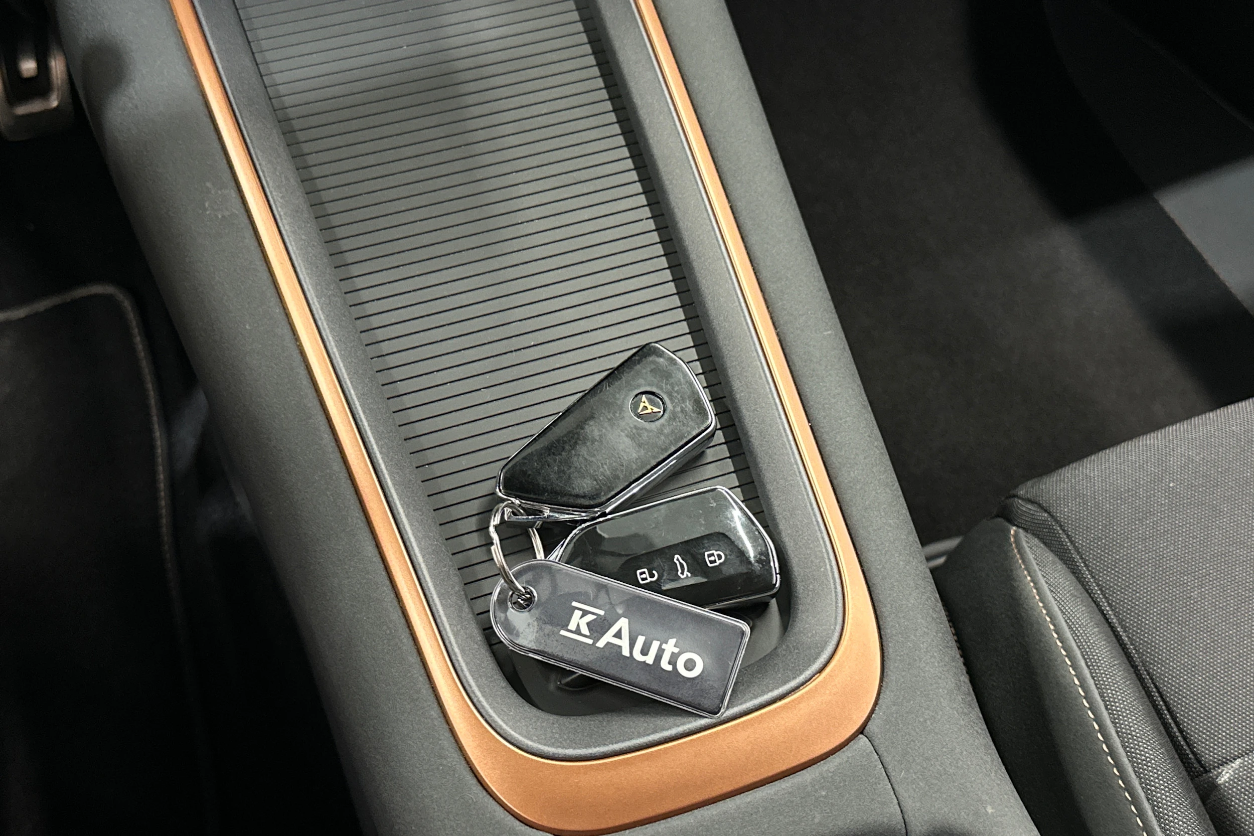 Harmaa CUPRA BORN 2024 kuva 16.