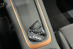 Harmaa CUPRA BORN 2024 kuva 16.