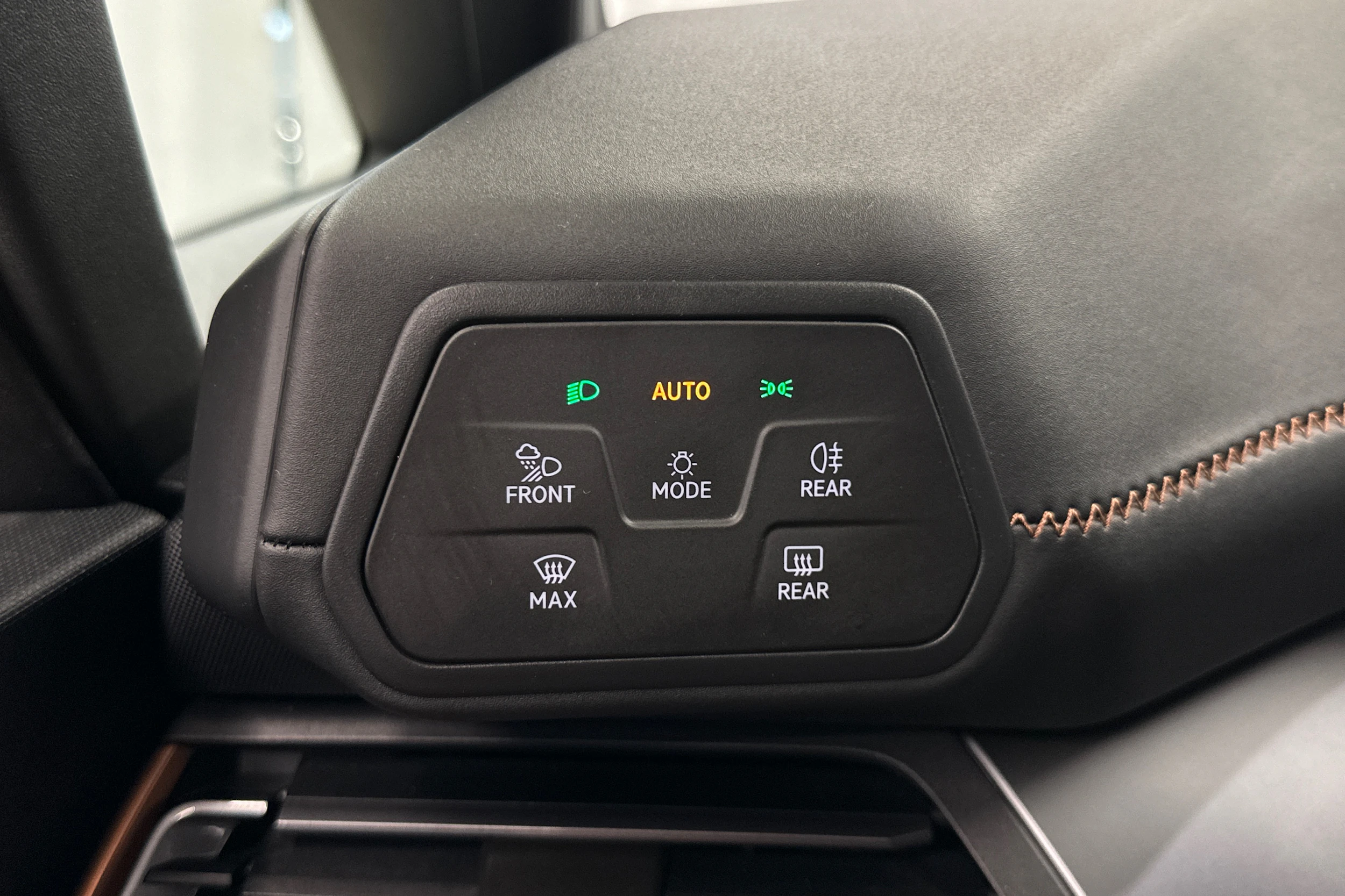 Harmaa CUPRA BORN 2024 kuva 25.