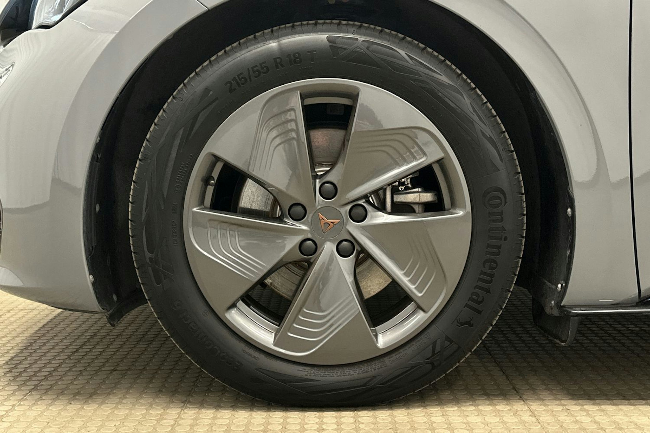 harmaa CUPRA Born 2024 kuva 10.