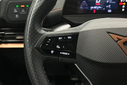 punainen CUPRA Born 2024 kuva 11.
