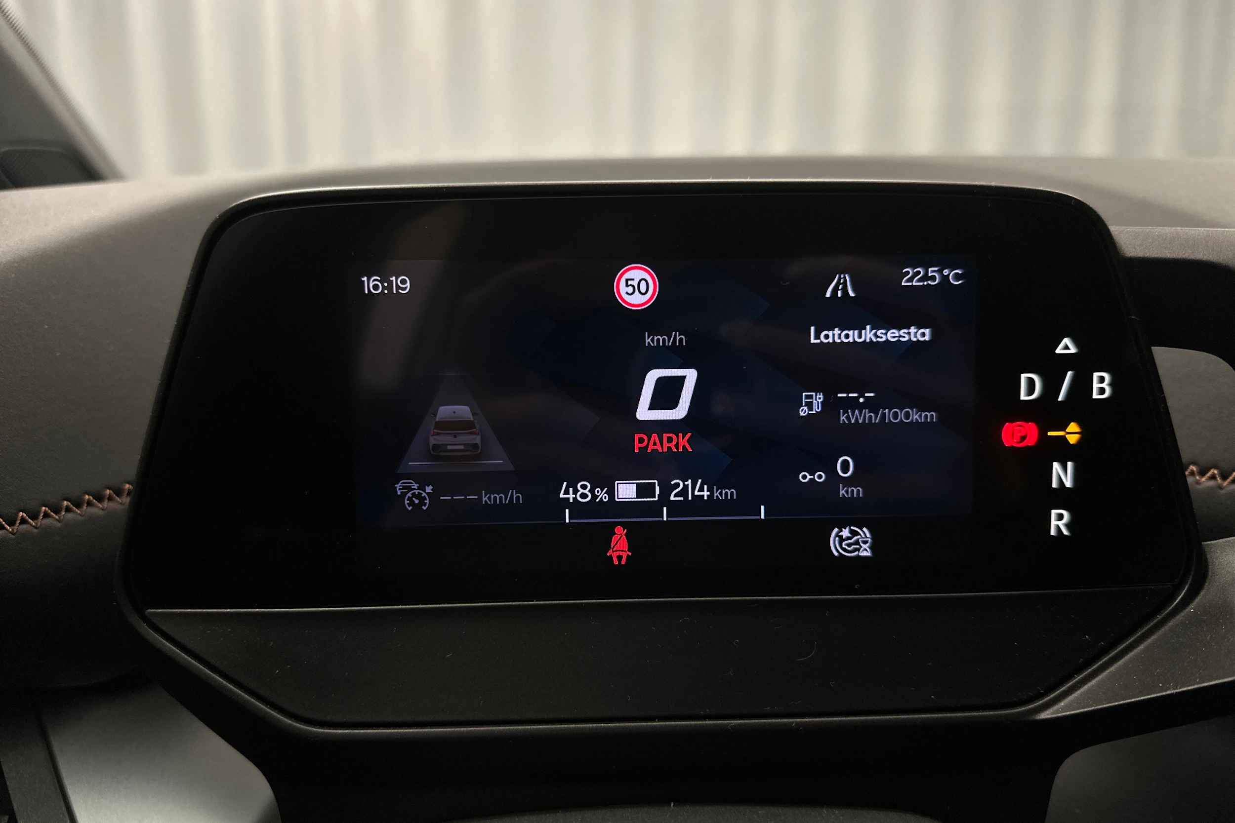 punainen CUPRA Born 2024 kuva 13.