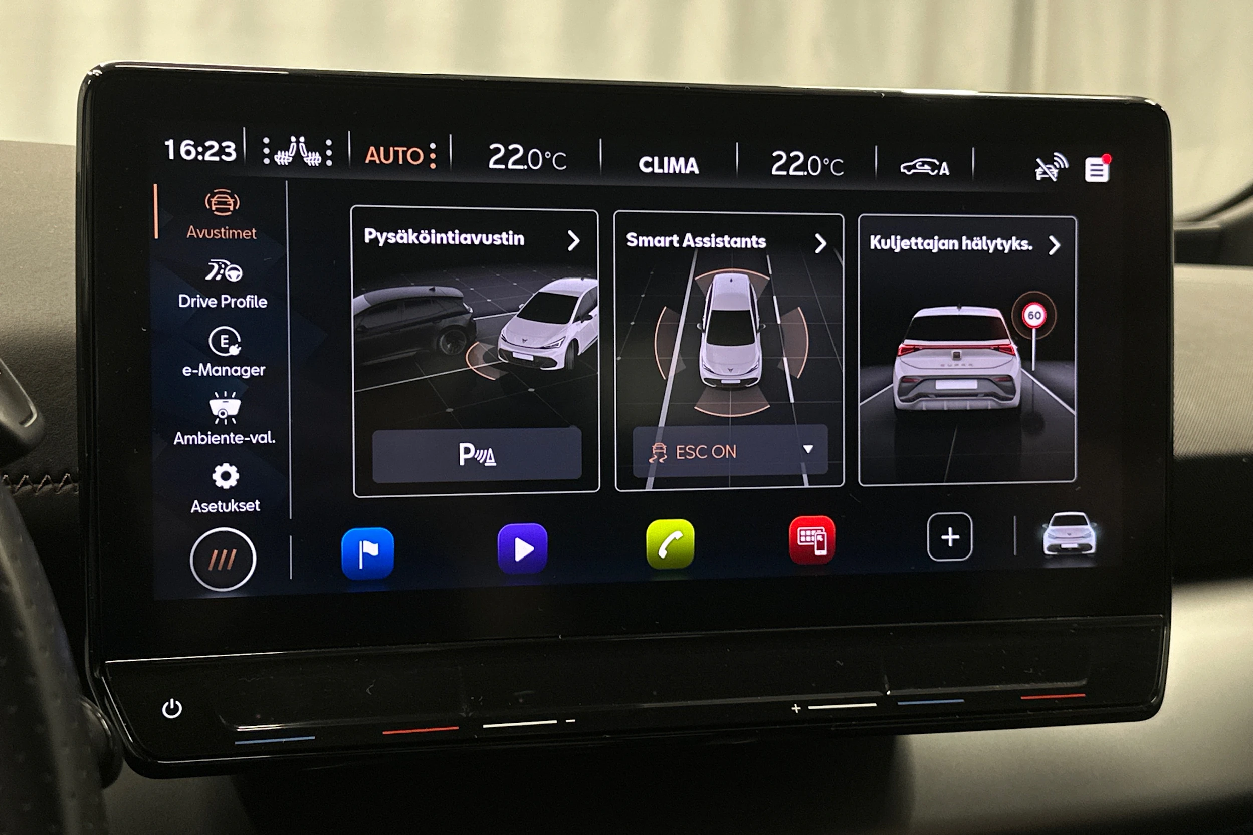 punainen CUPRA Born 2024 kuva 23.