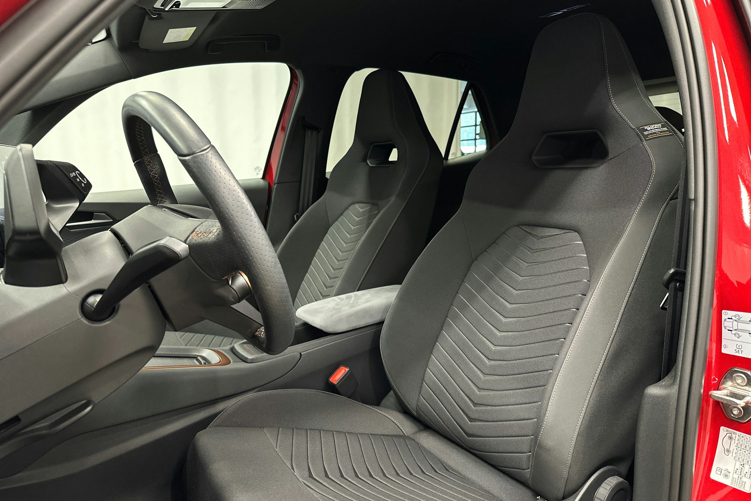punainen CUPRA Born 2024 kuva 12.