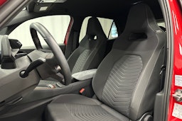 punainen CUPRA Born 2024 kuva 12.