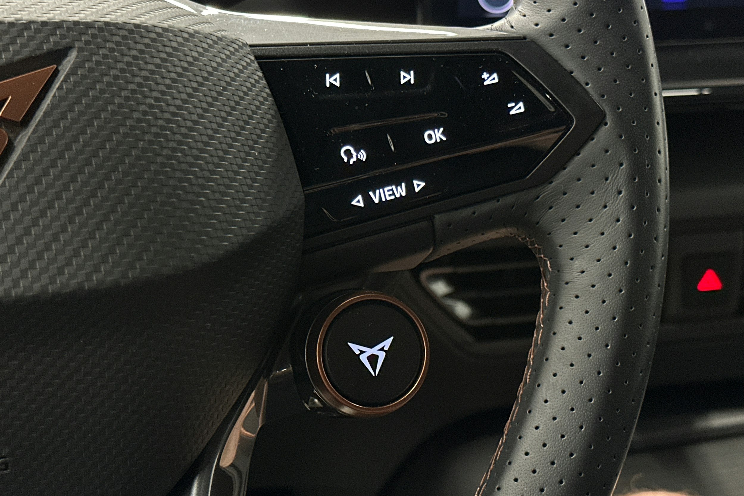 punainen CUPRA Born 2024 kuva 15.