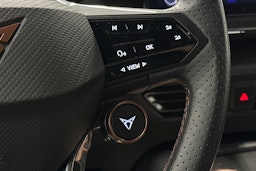 punainen CUPRA Born 2024 kuva 15.
