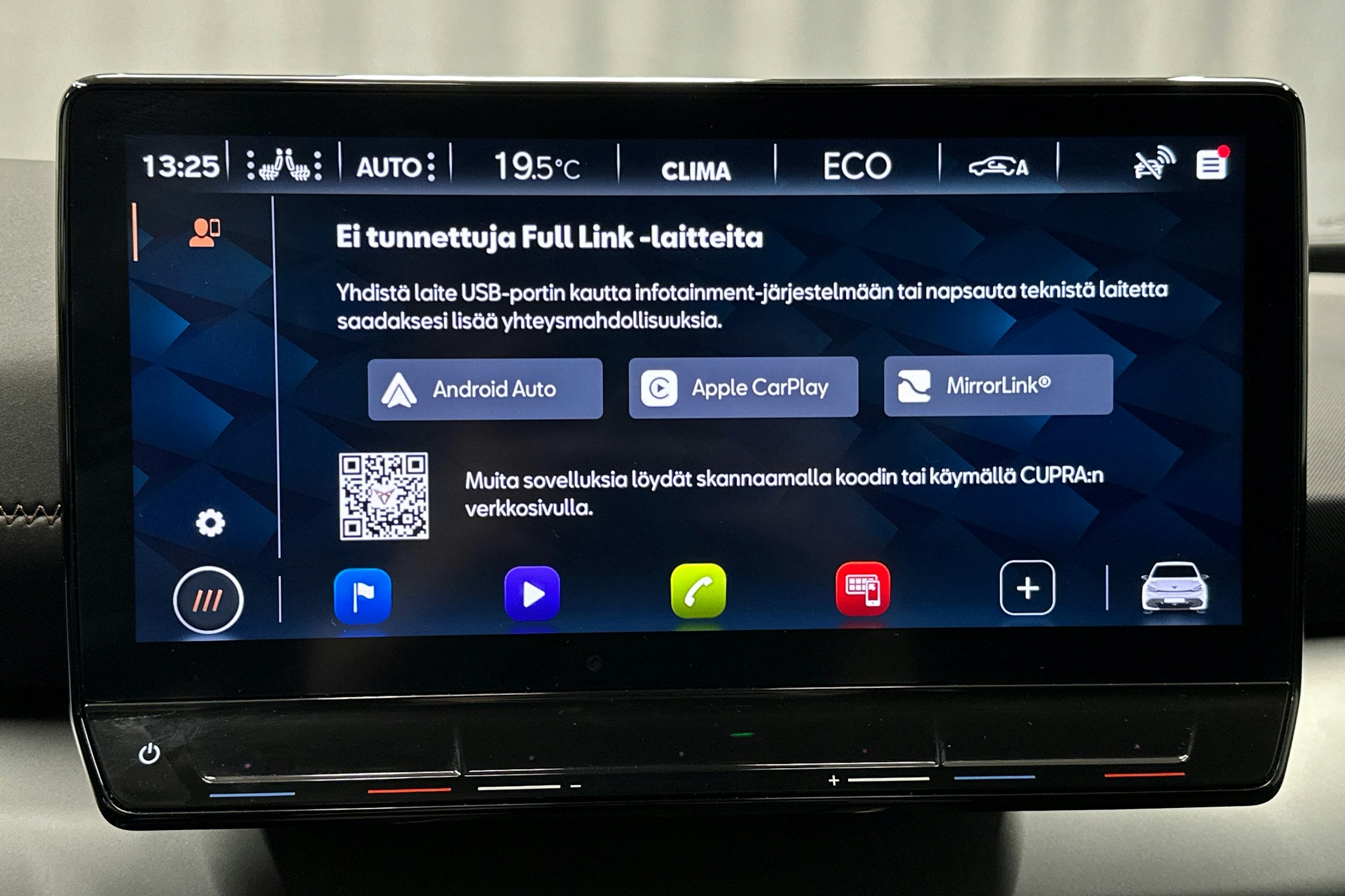 punainen CUPRA Born 2024 kuva 19.