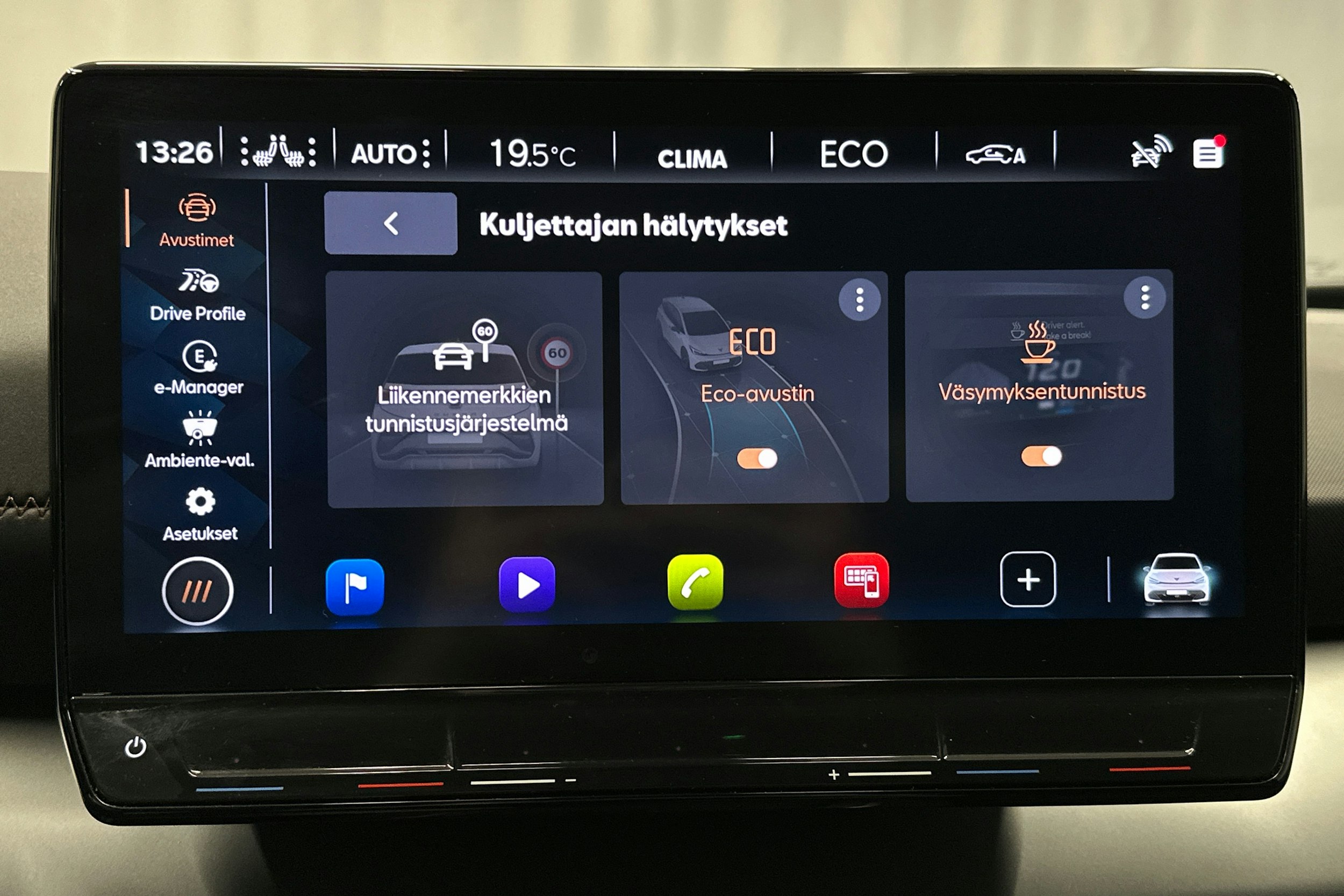 punainen CUPRA Born 2024 kuva 24.