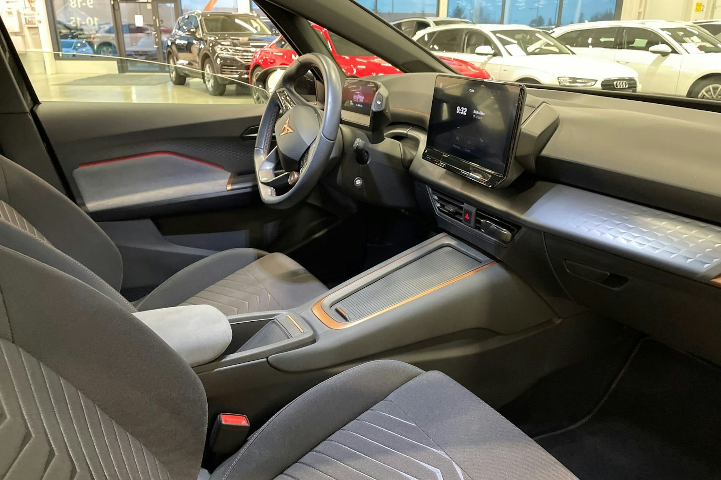 harmaa CUPRA Born 2024 kuva 15.