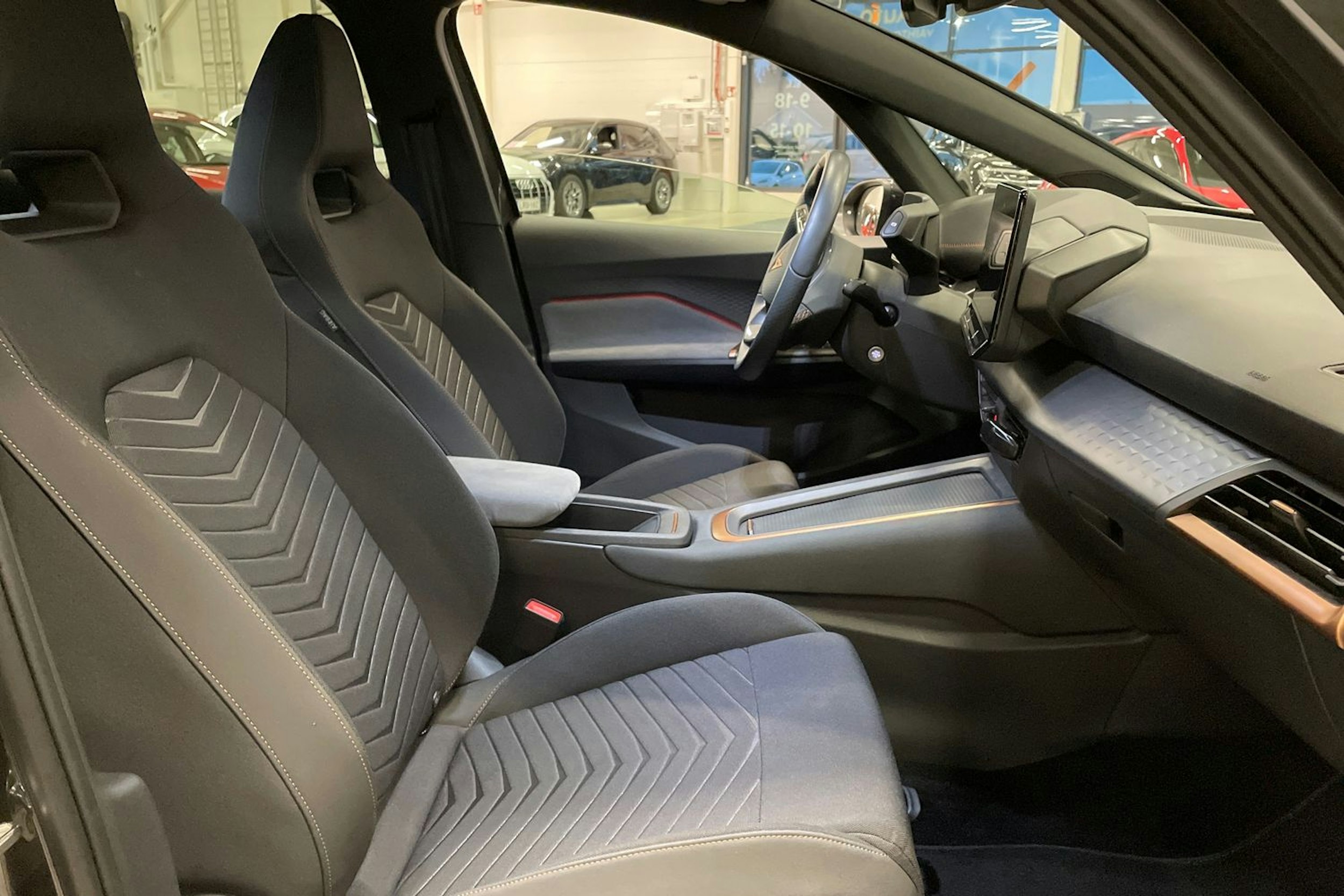 harmaa CUPRA Born 2024 kuva 16.