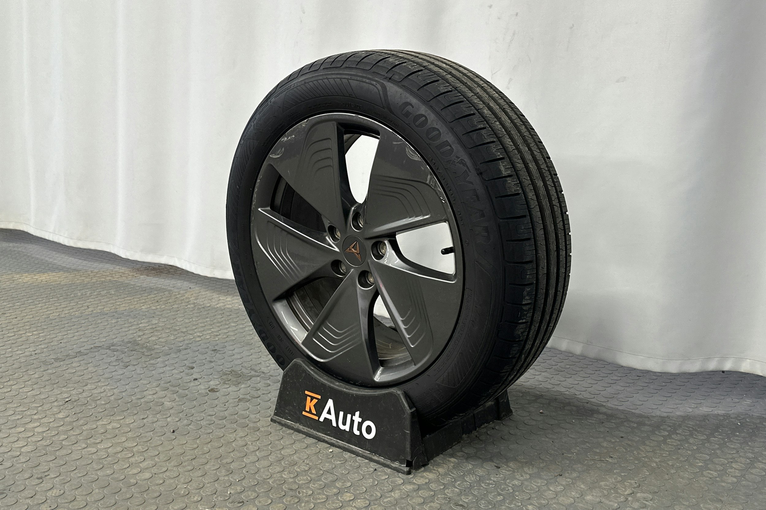 harmaa CUPRA Born 2024 kuva 13.