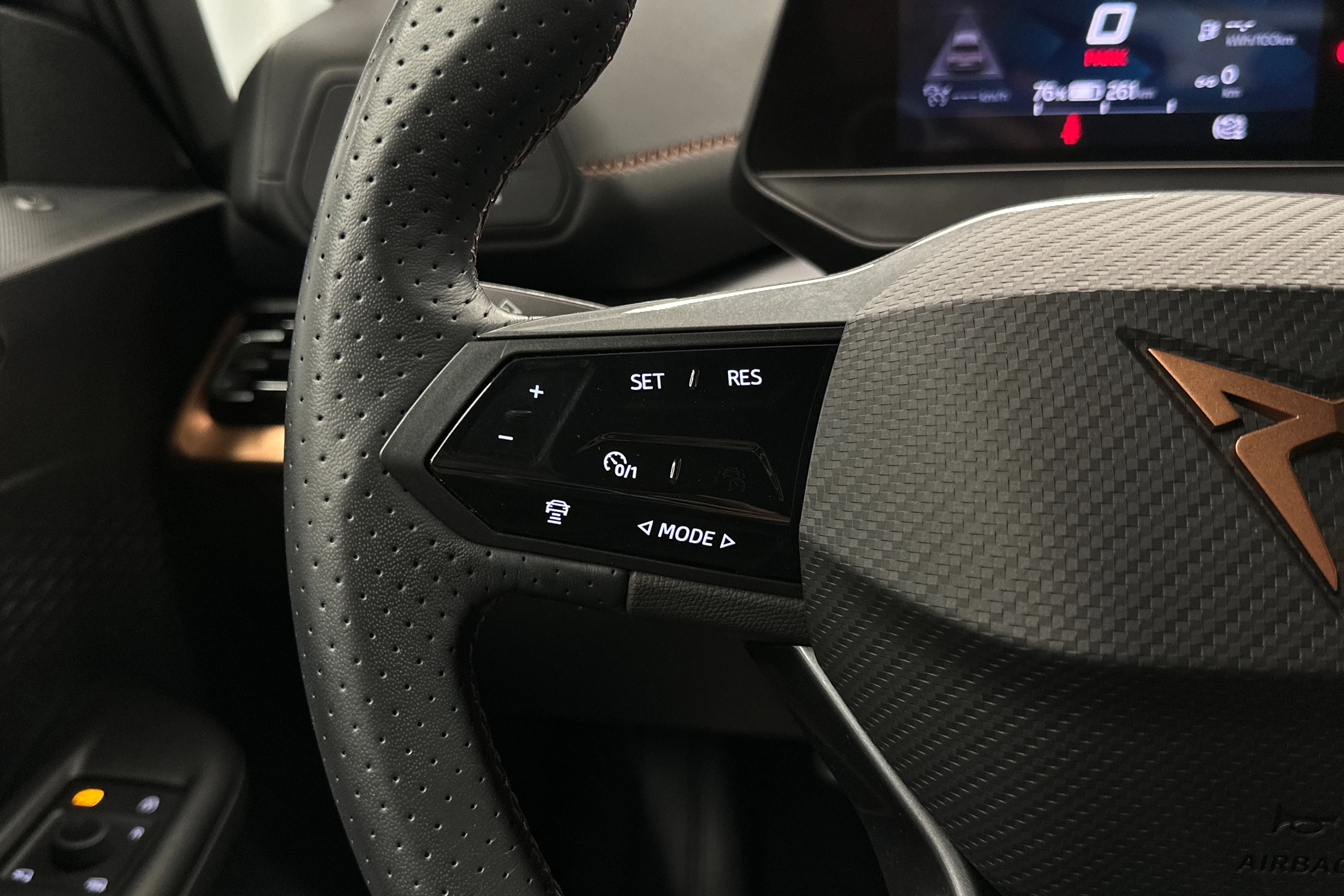 harmaa CUPRA Born 2024 kuva 18.