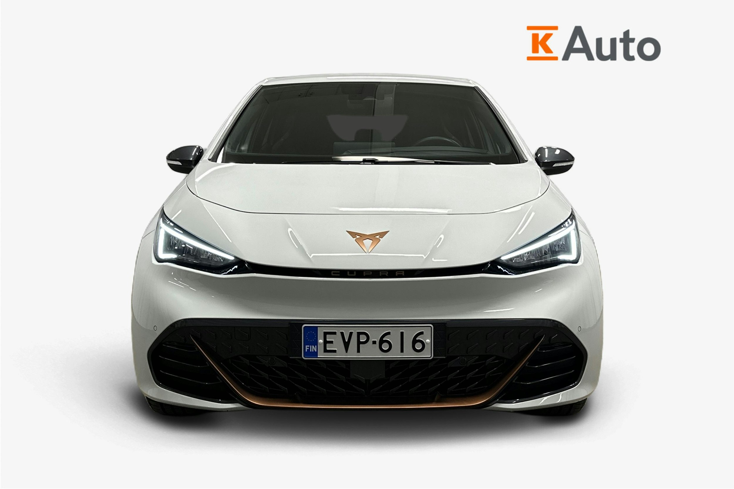 valkoinen CUPRA Born 2025 kuva 5.
