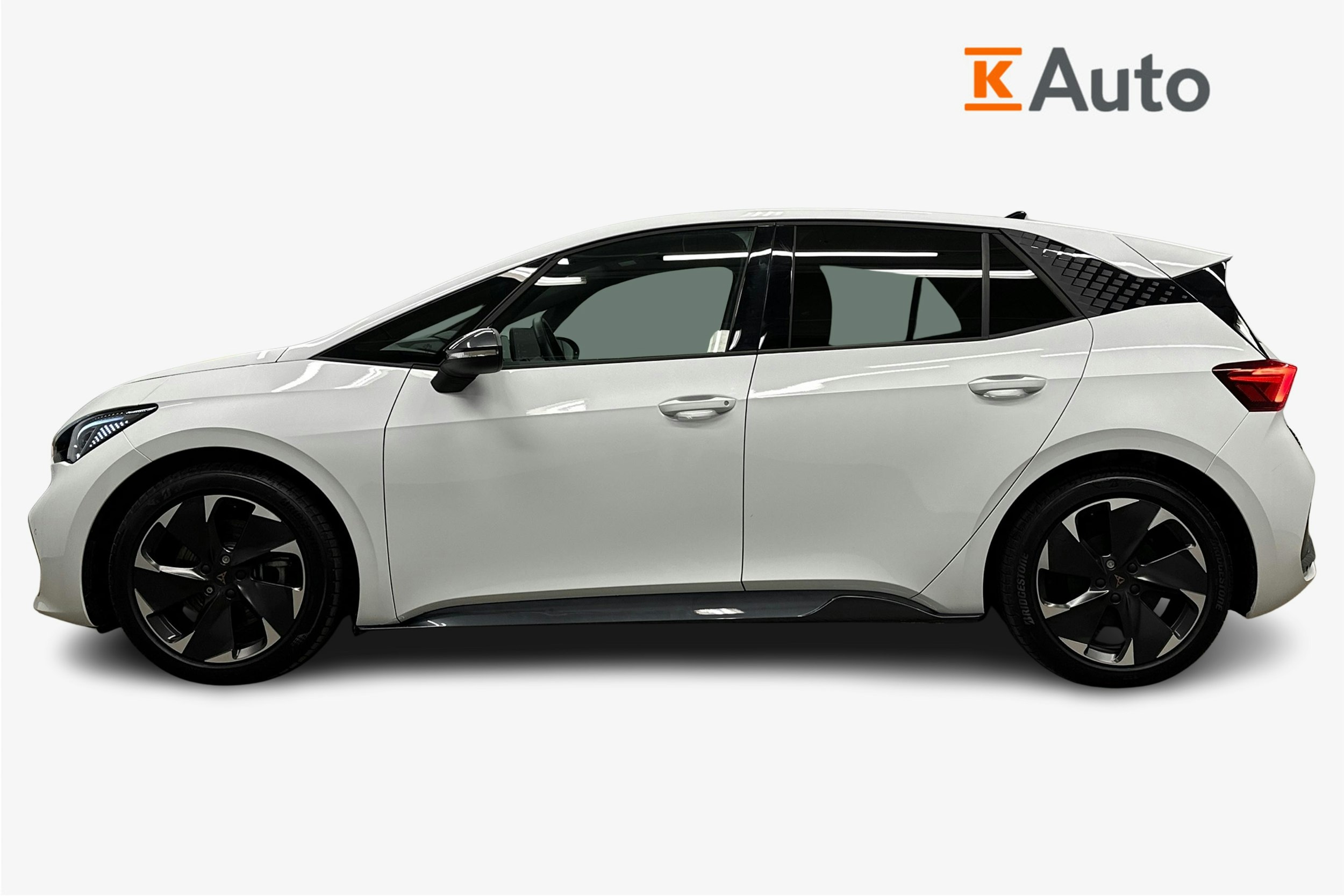 valkoinen CUPRA Born 2025 kuva 6.