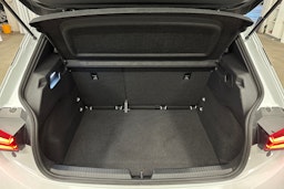 valkoinen CUPRA Born 2025 kuva 14.