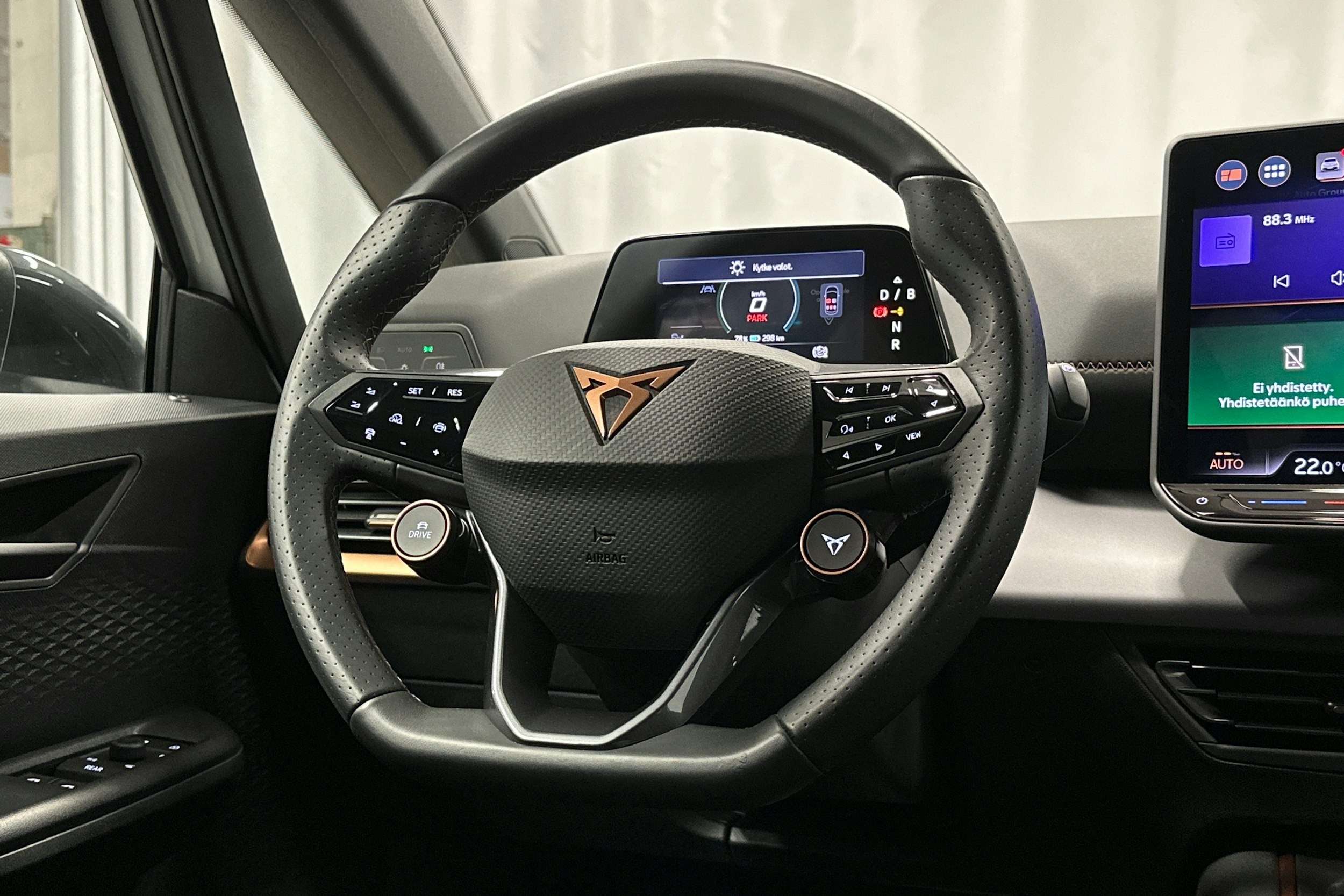 valkoinen CUPRA Born 2025 kuva 16.