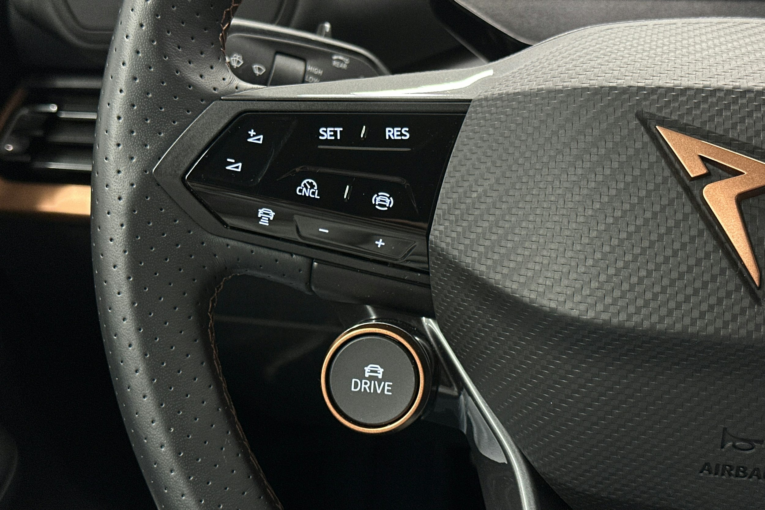 valkoinen CUPRA Born 2025 kuva 17.