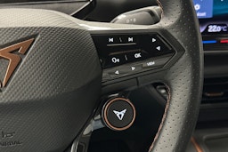 valkoinen CUPRA Born 2025 kuva 18.