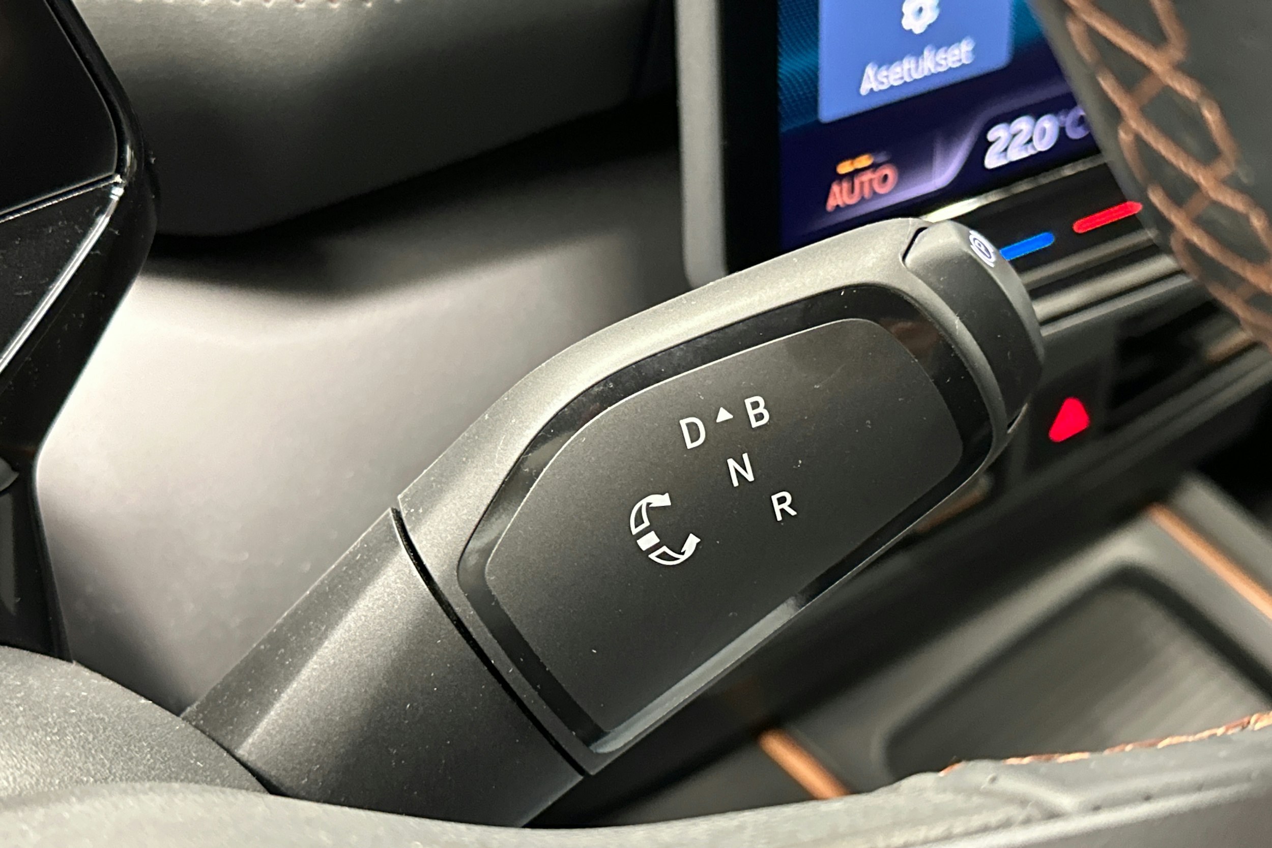 valkoinen CUPRA Born 2025 kuva 19.