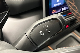 valkoinen CUPRA Born 2025 kuva 19.