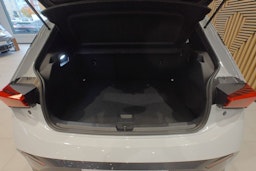 valkoinen CUPRA Born 2025 kuva 11.