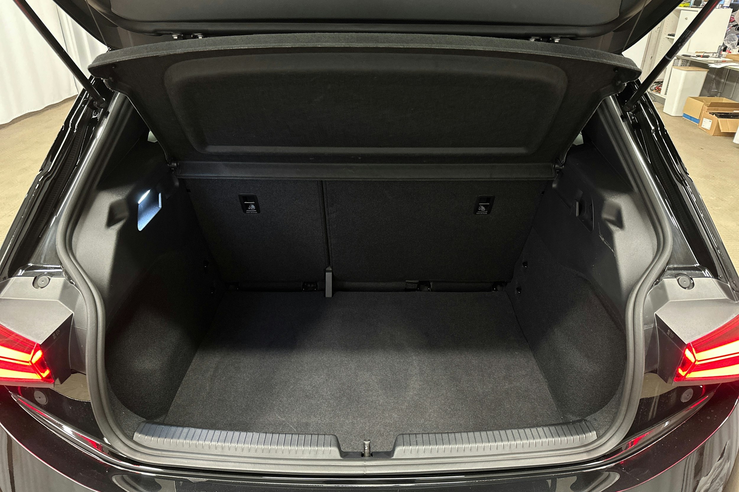 musta CUPRA Born 2025 kuva 14.