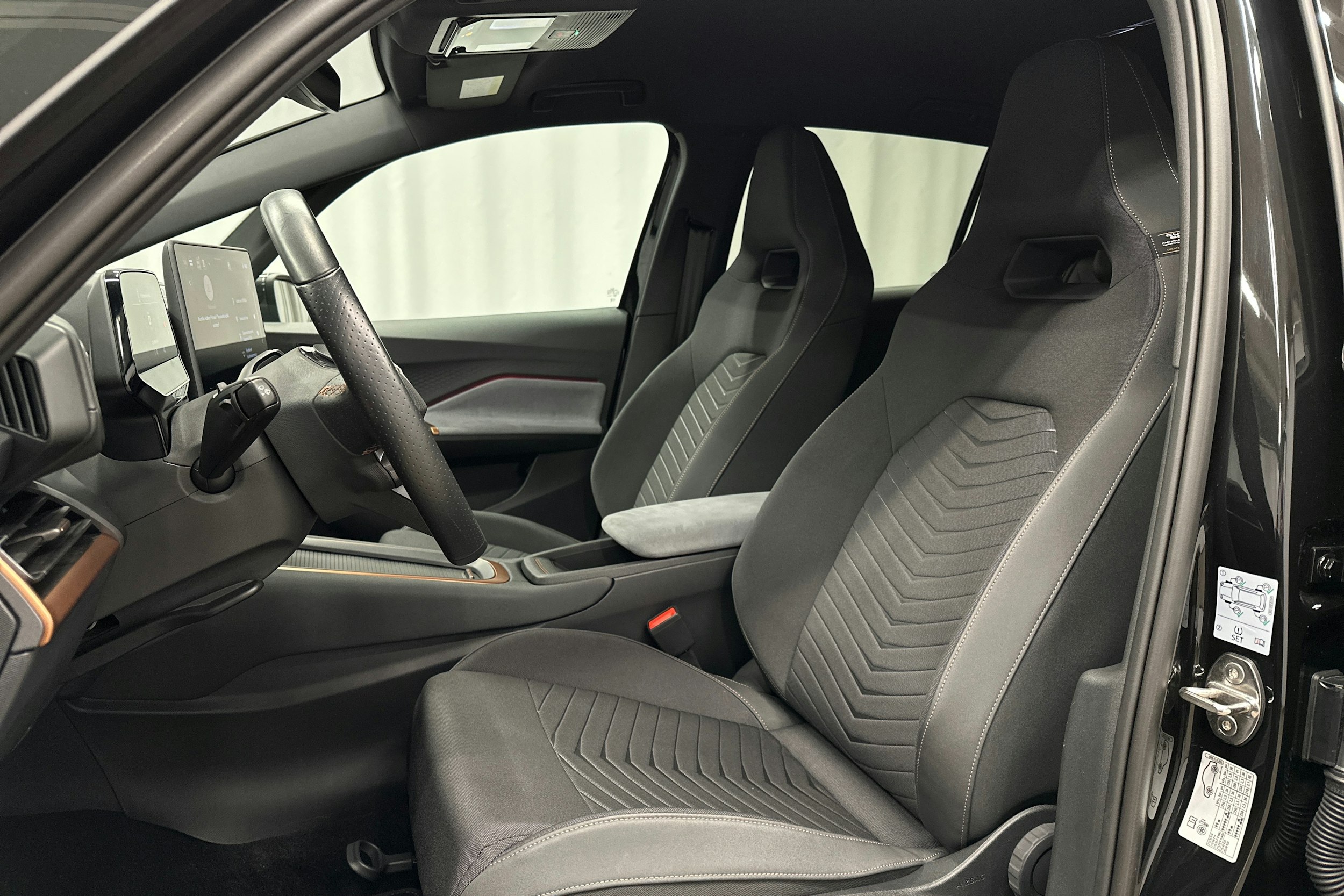 musta CUPRA Born 2025 kuva 15.