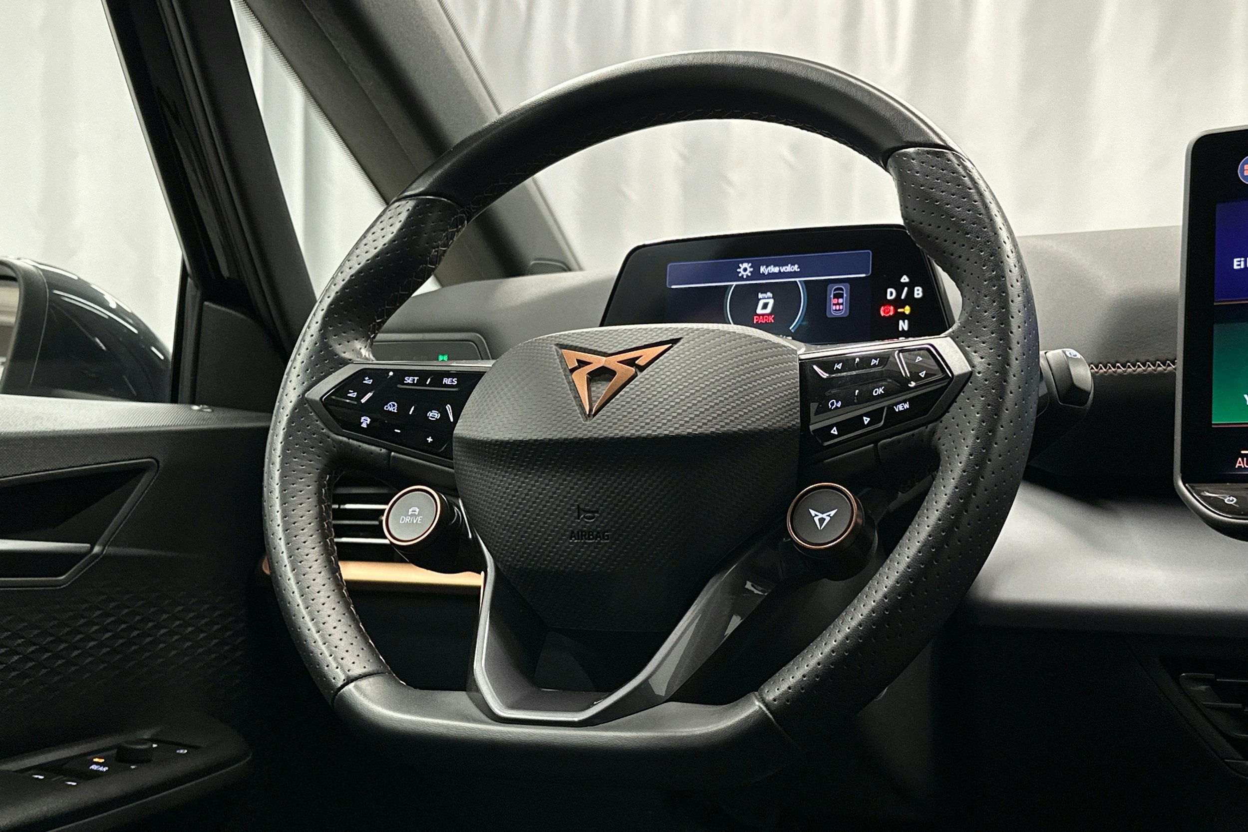 musta CUPRA Born 2025 kuva 16.