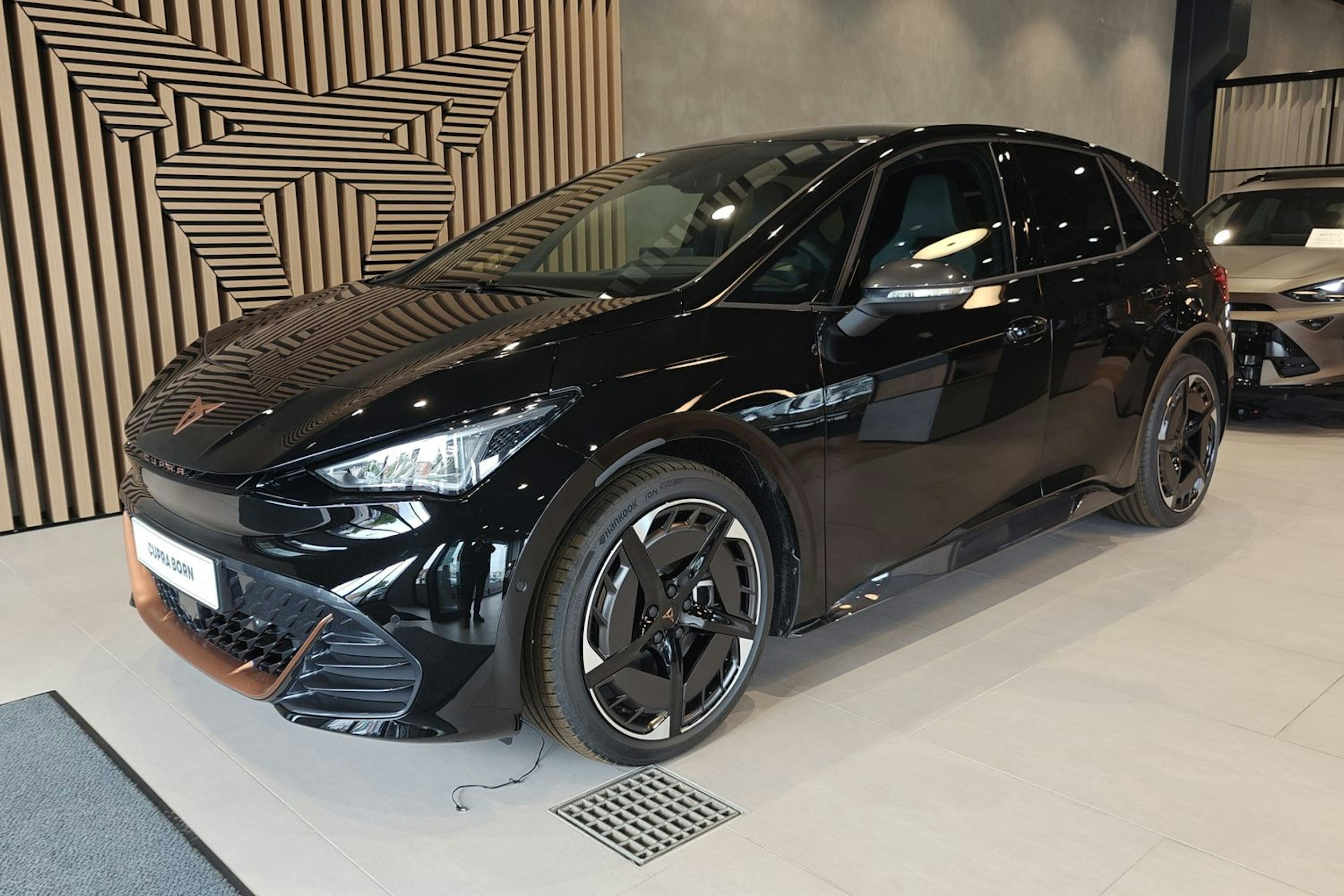 met. musta CUPRA Born 2025 kuva 13.