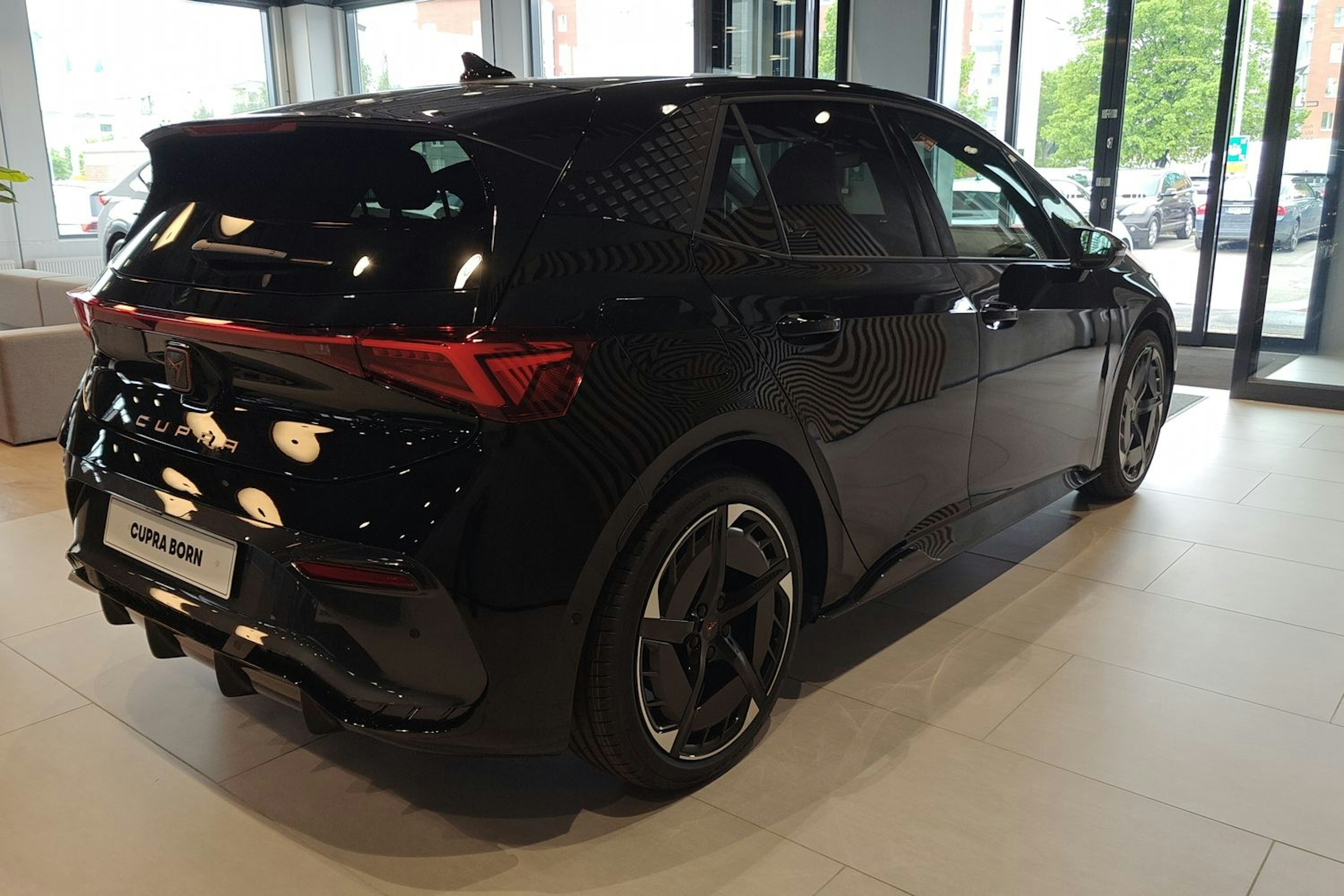 met. musta CUPRA Born 2025 kuva 15.
