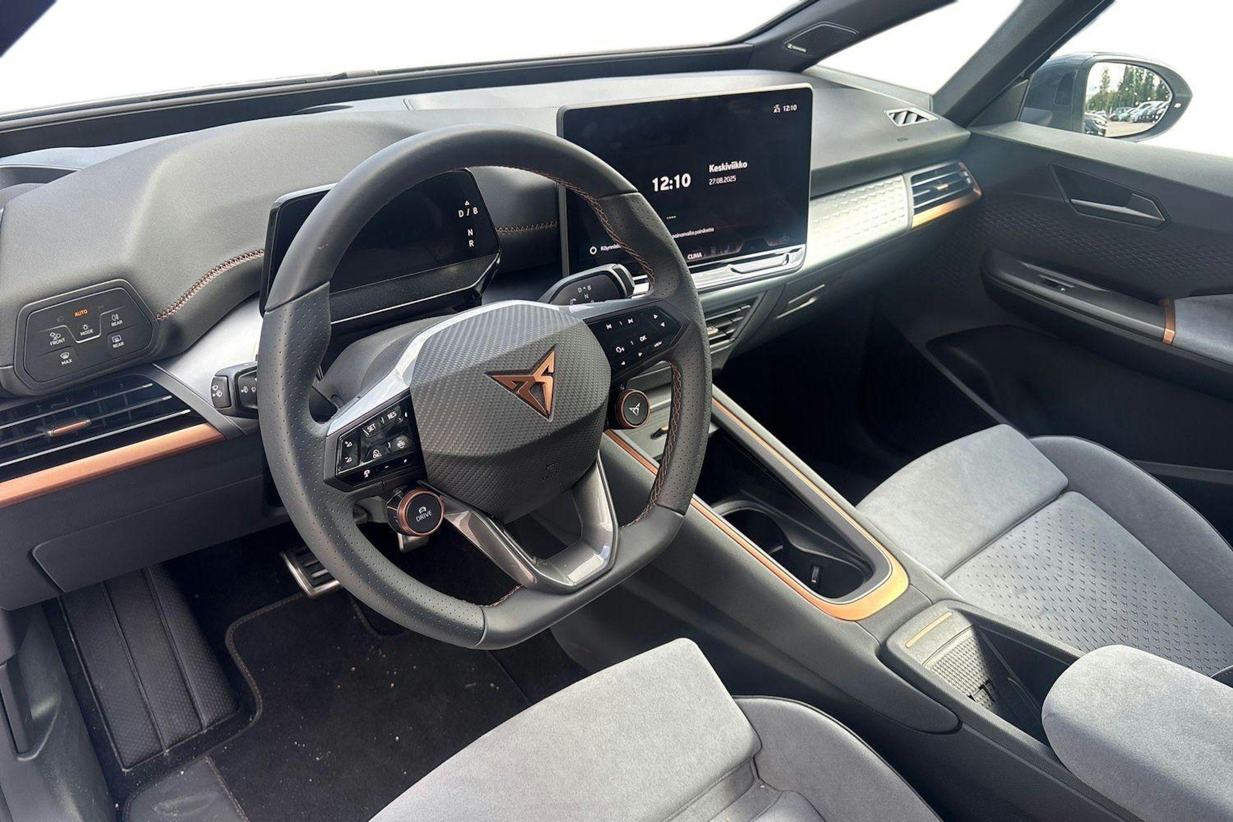 Valkoinen CUPRA Born 2025 kuva 6.