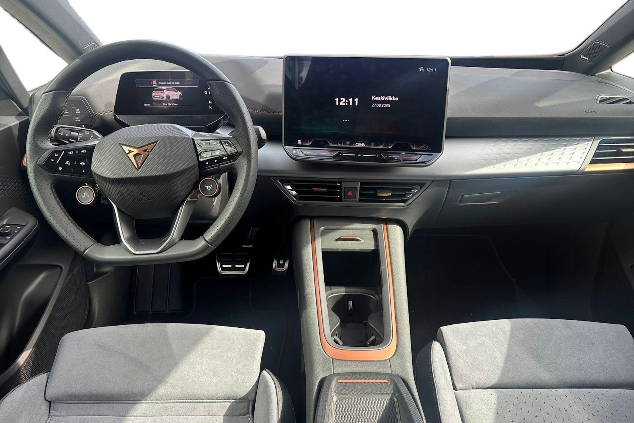 Valkoinen CUPRA Born 2025 kuva 7.