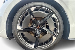 Valkoinen CUPRA Born 2025 kuva 9.