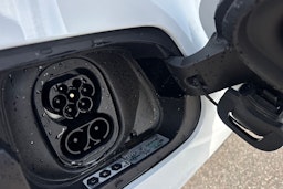 Valkoinen CUPRA Born 2025 kuva 15.