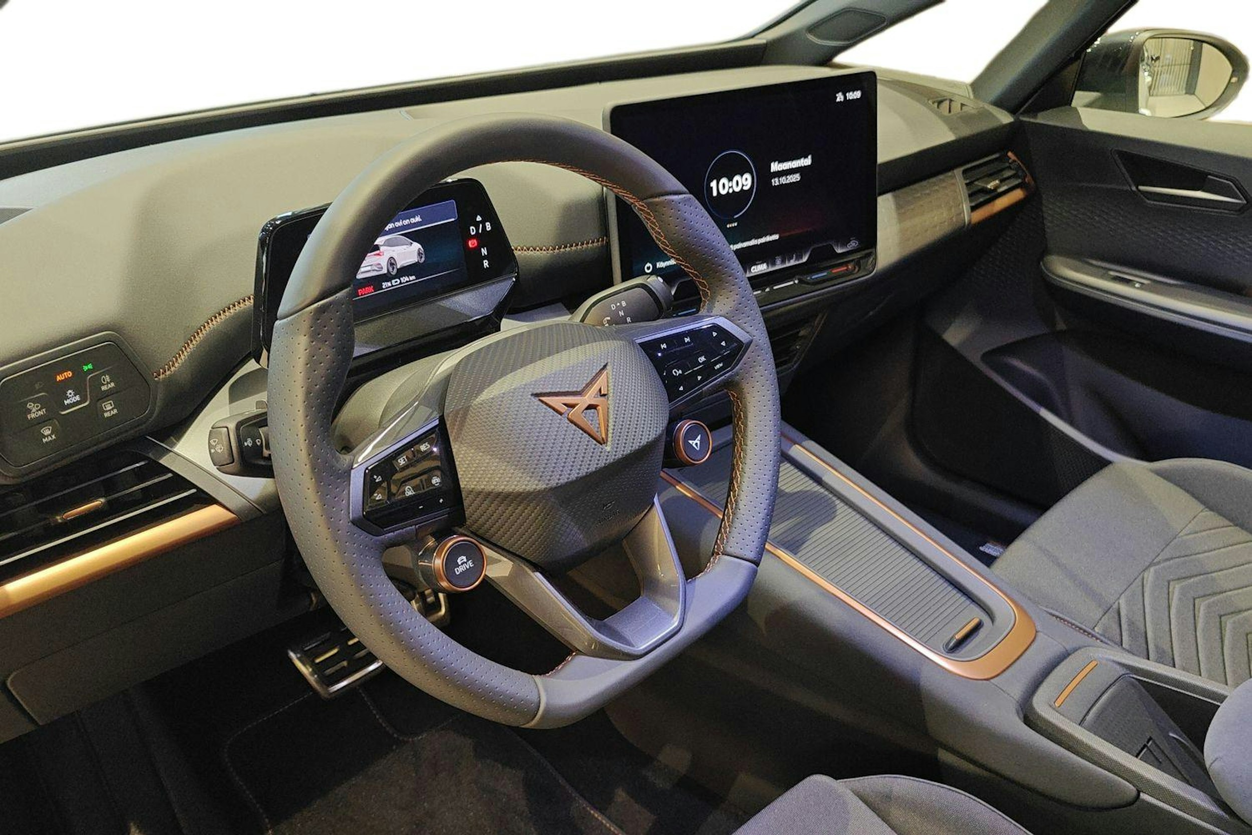 valkoinen CUPRA Born 2026 kuva 6.