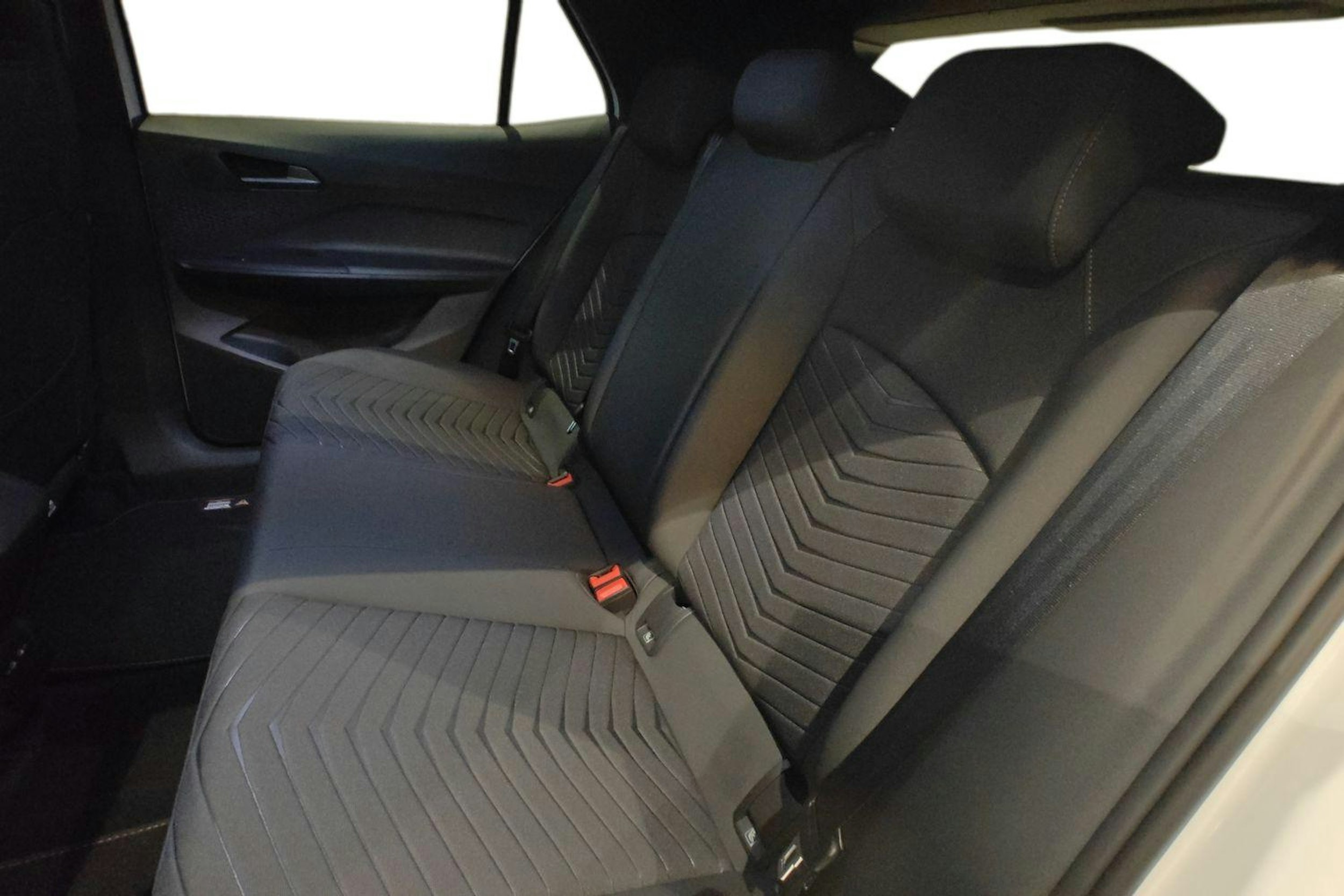 valkoinen CUPRA Born 2026 kuva 8.