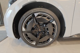 valkoinen CUPRA Born 2026 kuva 9.