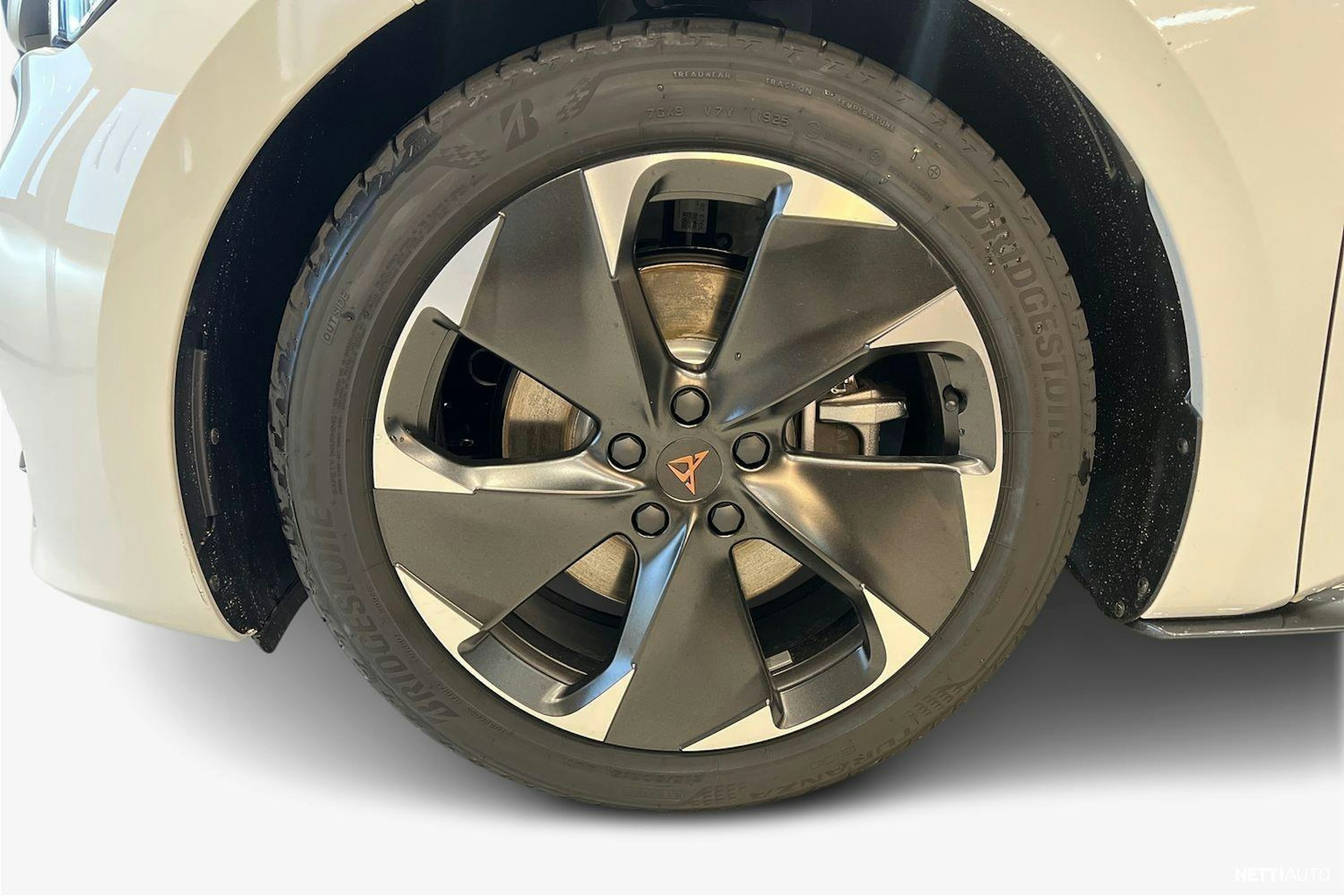 met. valkoinen CUPRA Born 2026 kuva 6.