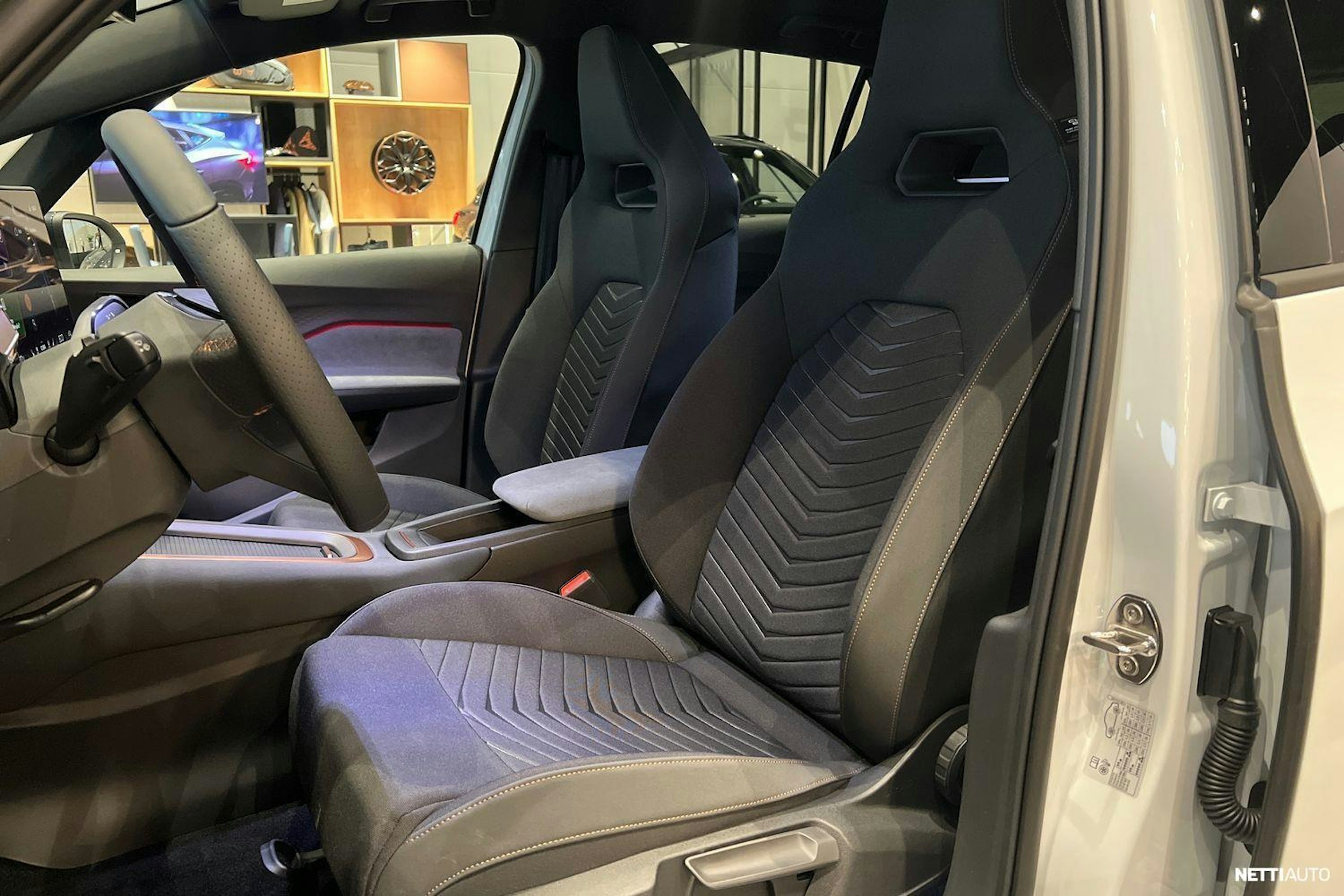 met. valkoinen CUPRA Born 2026 kuva 9.