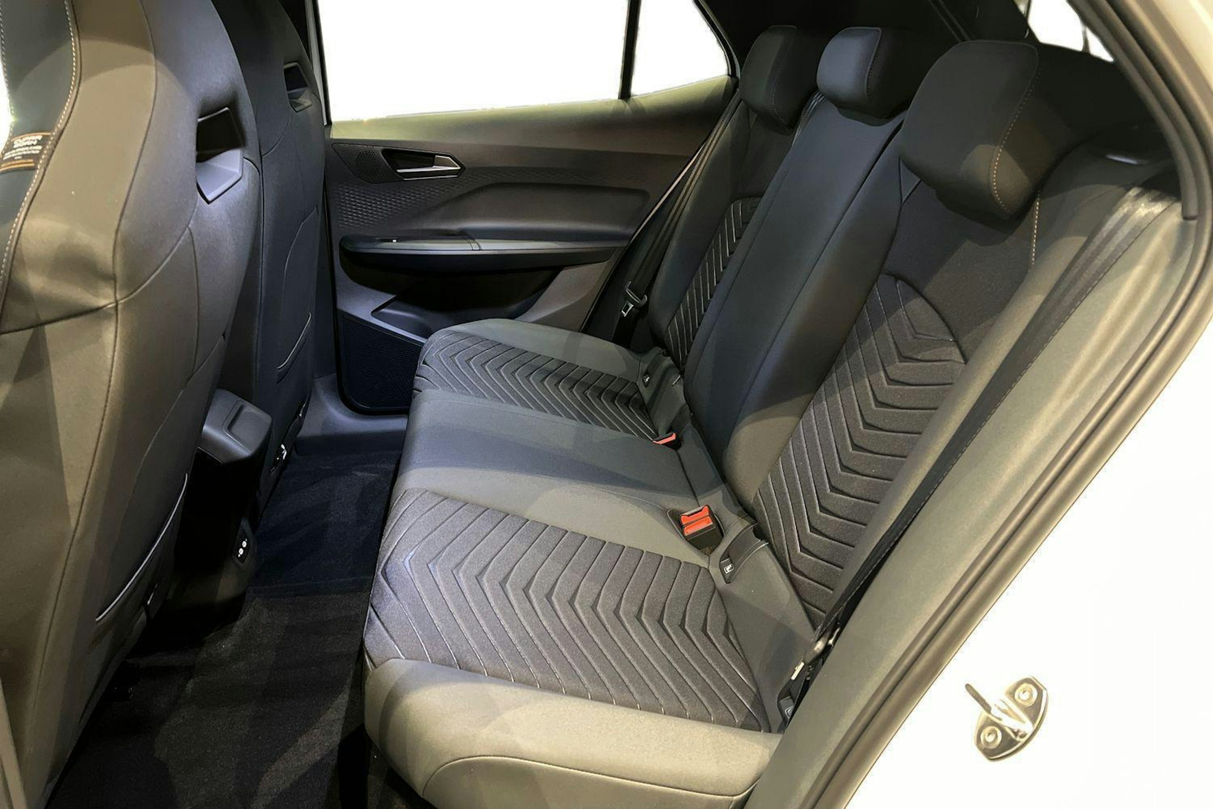 met. valkoinen CUPRA Born 2026 kuva 10.