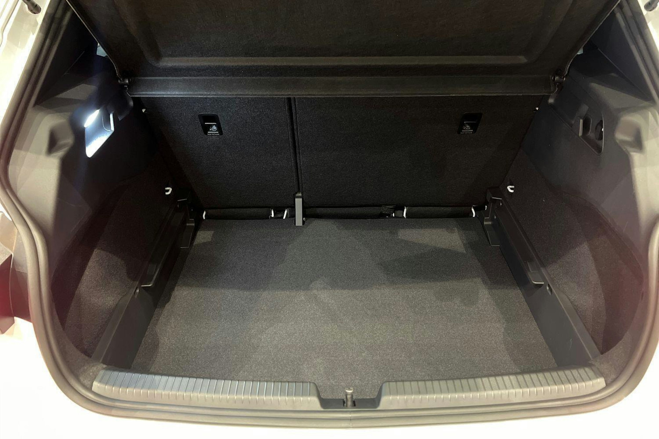 met. valkoinen CUPRA Born 2026 kuva 12.