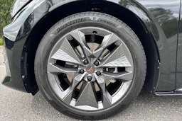musta CUPRA Born 2026 kuva 10.
