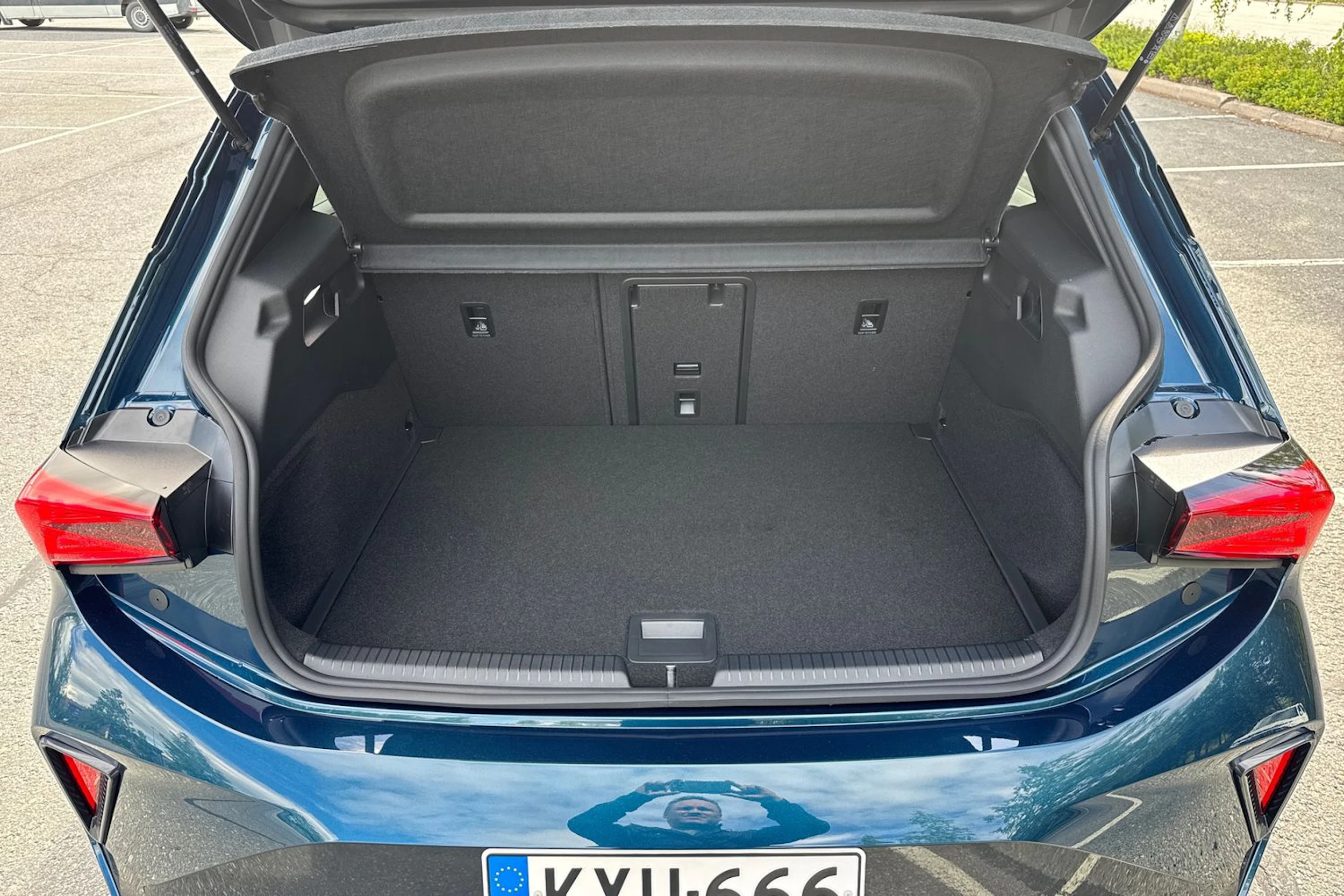 sininen CUPRA Born 2026 kuva 11.