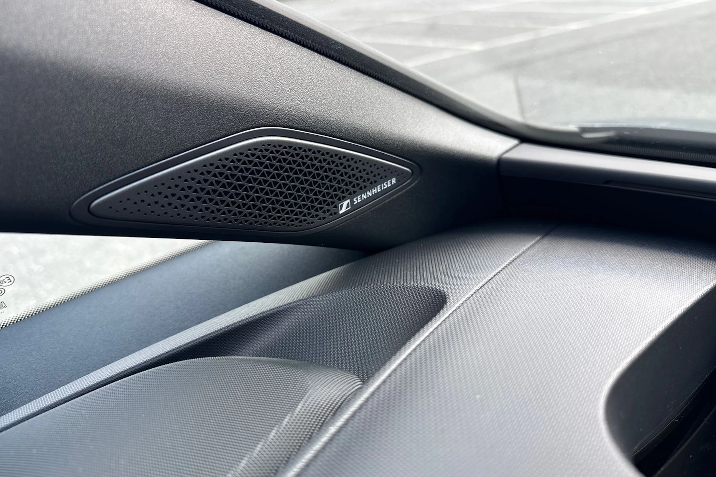 sininen CUPRA Born 2026 kuva 18.