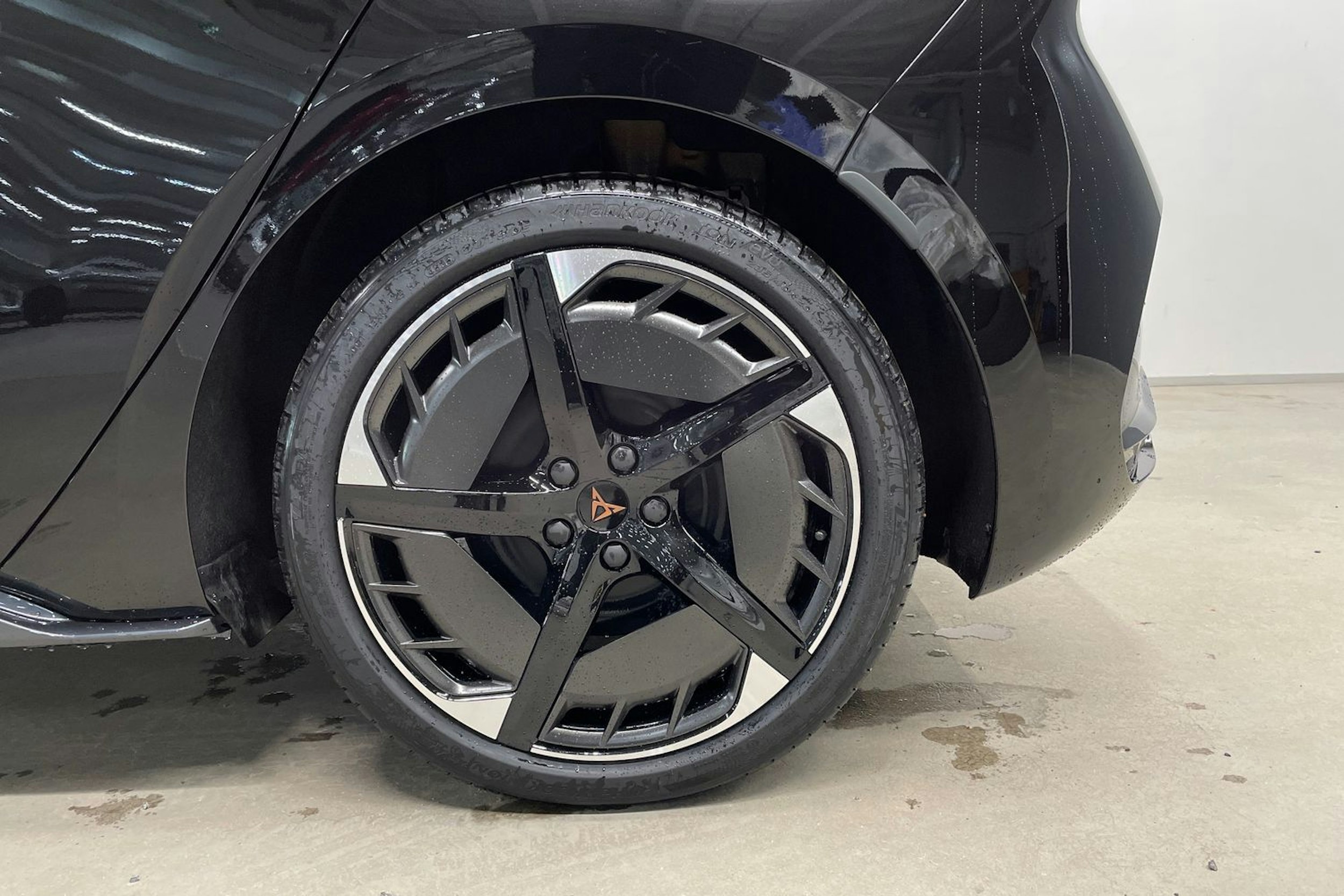 met. musta CUPRA Born 2026 kuva 10.