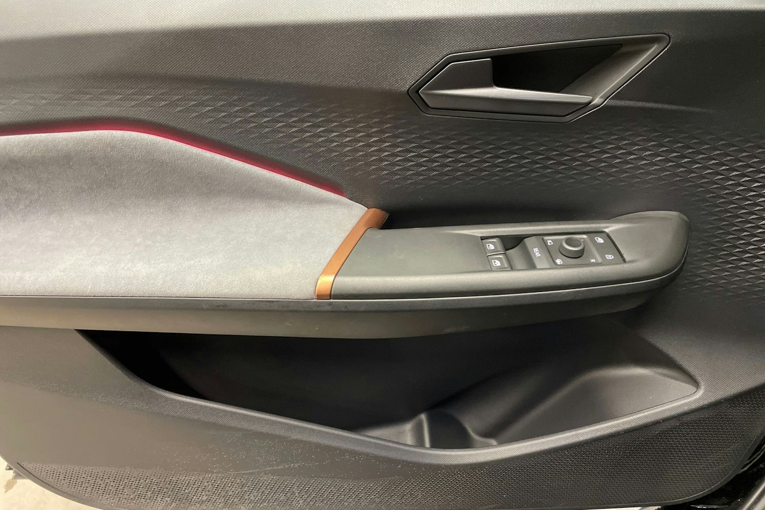 met. musta CUPRA Born 2026 kuva 14.