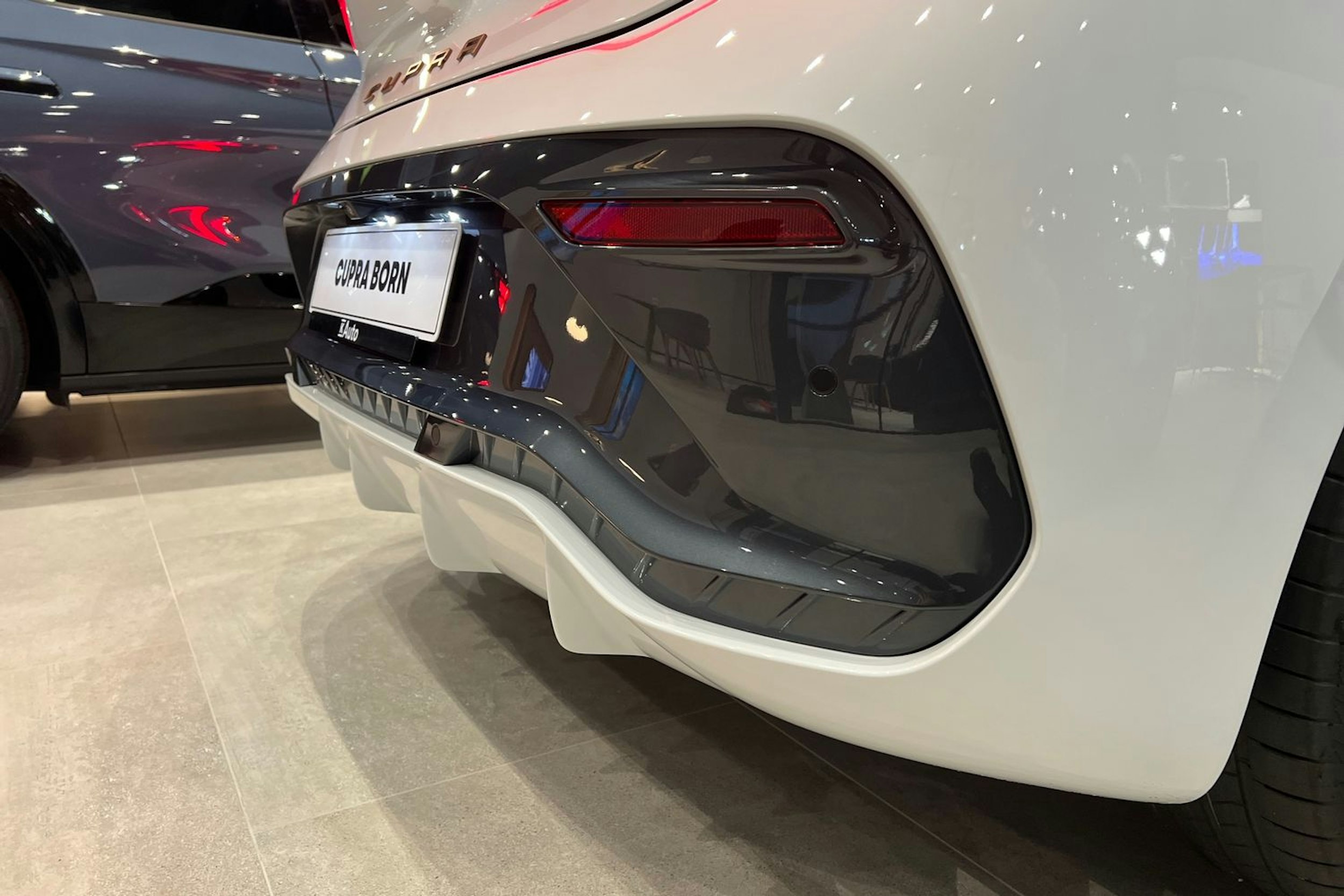 met. valkoinen CUPRA Born 2026 kuva 6.