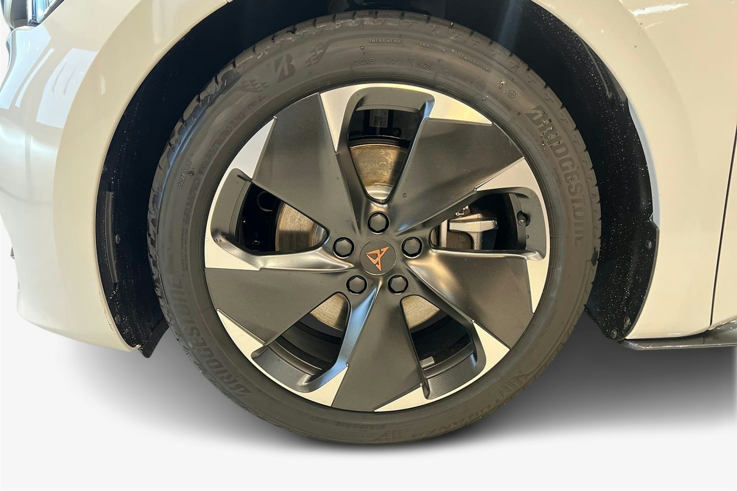 met. valkoinen CUPRA Born 2026 kuva 8.