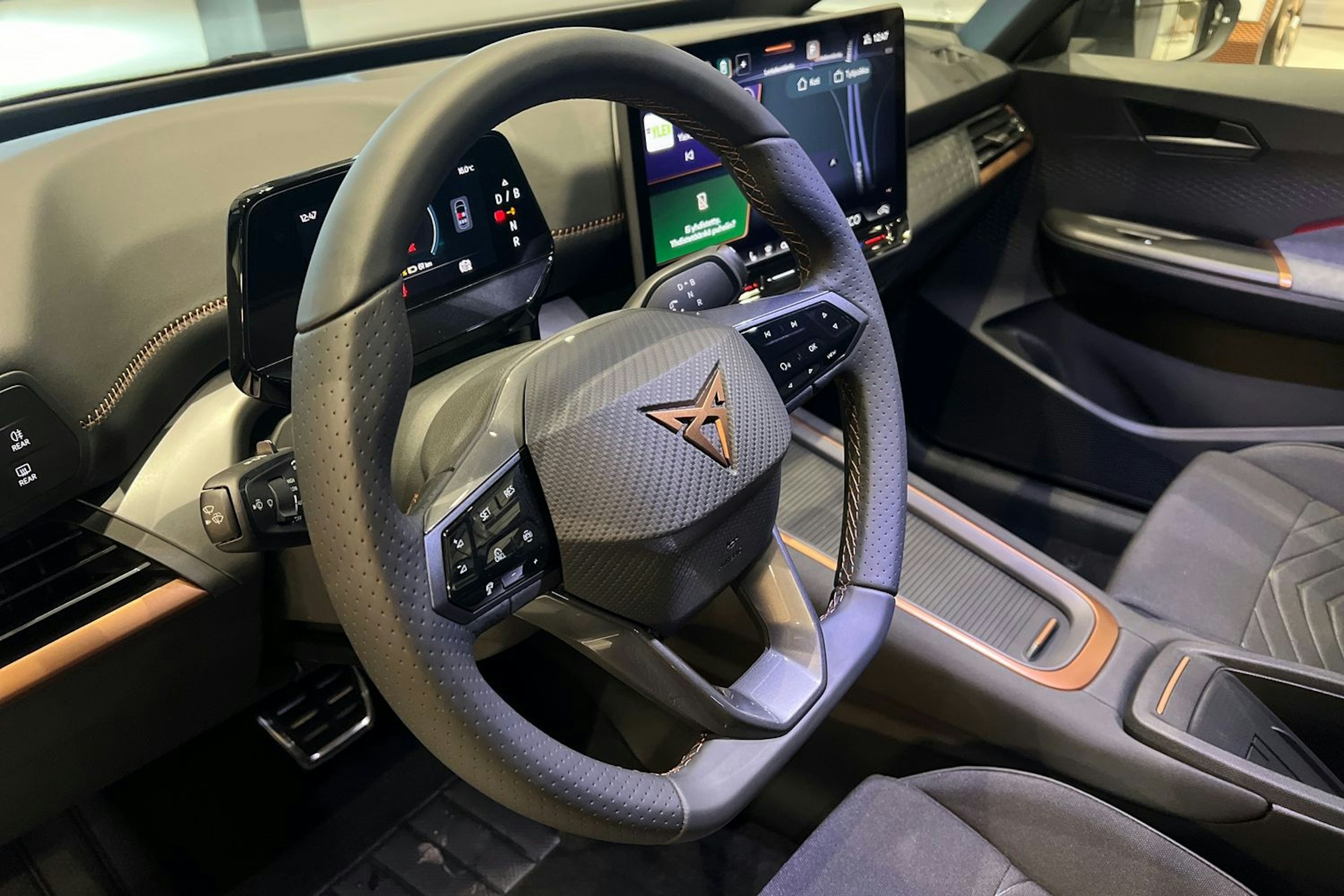 met. valkoinen CUPRA Born 2026 kuva 10.